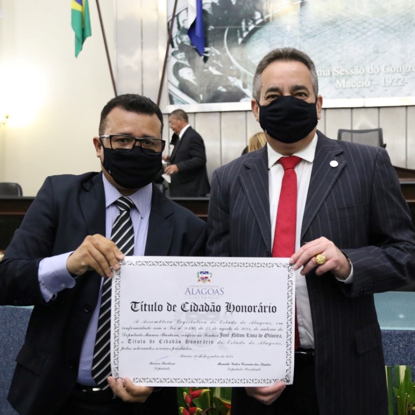 Você está visualizando atualmente Parlamento alagoano homenageia o vereador Pastor Oliveira com o título de Cidadão Honorário