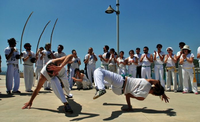 Você está visualizando atualmente PROJETO DE LEI PROPOSTO PELO VEREADOR OLIVEIRA LIMA RECONHECE EM MACEIÓ A<br>CAPOEIRA COMO PATRIMÔNIO DE NATUREZA CULTURAL IMATERIAL