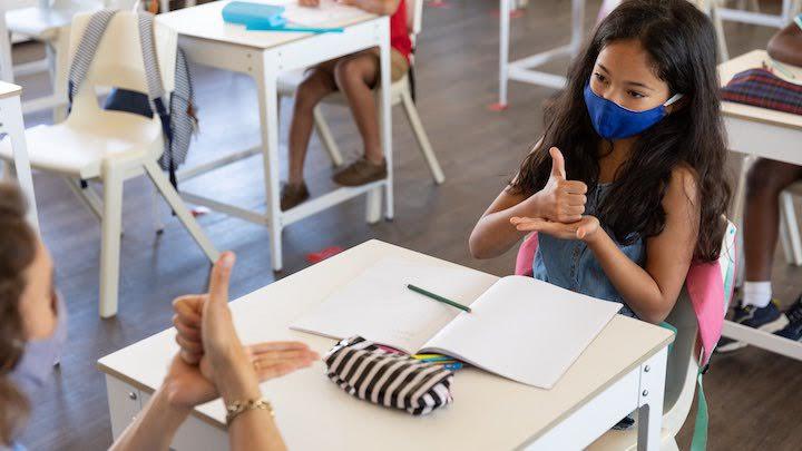 Leia mais sobre o artigo PROPOSTO PELO VEREADOR OLIVEIRA LIMA, PROJETO DE LEI INSTITUI A<br>PROMOÇÃO DE CONTEÚDOS EM LIBRAS NAS ATIVIDADES ESCOLARES DE<br>MACEIÓ