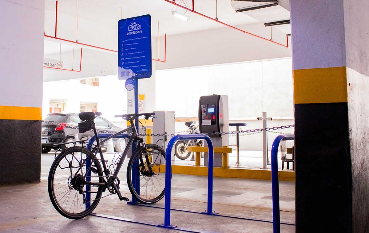 Leia mais sobre o artigo INGRESSO DE PESSOAS PORTANDO BICICLETAS, PATINETES E SIMILARES EM ESTABELECIMENTOS PÚBLICOS E PRIVADOS EM MACEIÓ É PROPOSTO ATRAVÉS DE PROJETO DE LEI