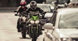 Leia mais sobre o artigo PROJETO DE LEI PROPÕE A AUTORIZAÇÃO DA CIRCULAÇÃO DE<br>MOTOCICLETAS PELA FAIXA EXCLUSIVA DE ÔNIBUS