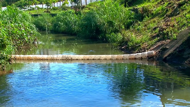 Você está visualizando atualmente PROJETO DE LEI PROPÕE A OBRIGATORIEDADE DA INSTALAÇÃO DO<br>SISTEMA DE ECOBARREIRAS NA REDE HIDROGRÁFICA QUE CORTA O<br>MUNICÍPIO DE MACEIÓ